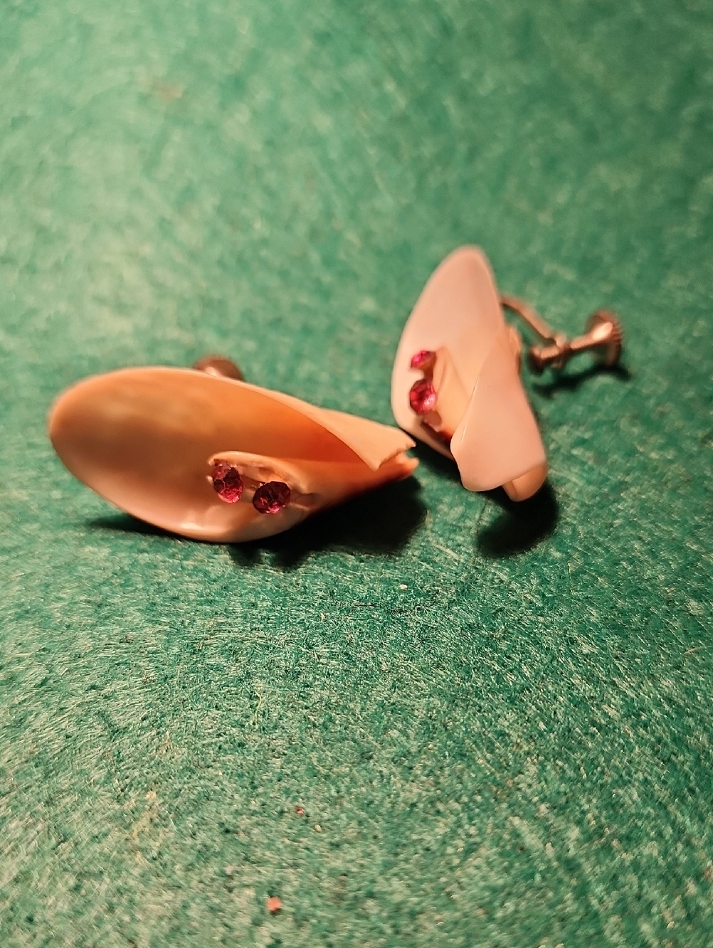 Vintage Shell Petal Screw-on Earrings with Pink Stones
